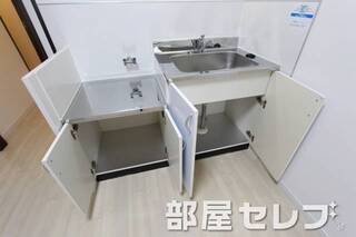 キッチンの収納もあります。
