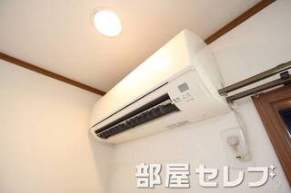 冷暖房エアコン。