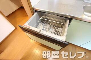 食器洗乾燥機付き。