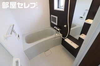 ※302号室内装写真参照