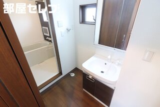 ※302号室内装写真参照