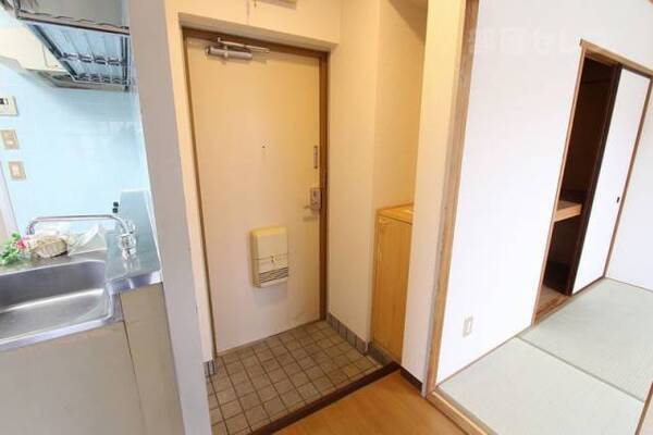 ※302号室内装写真参照