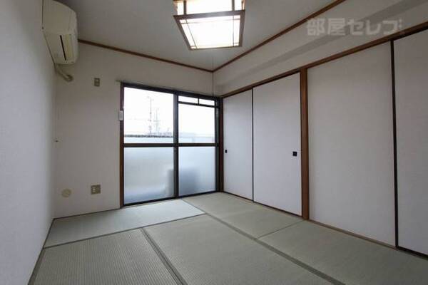 ※302号室内装写真参照