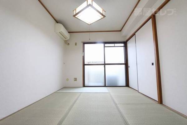 ※302号室内装写真参照