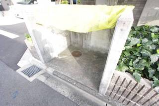 ゴミ置き場。