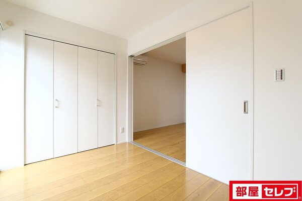 反転している間取りの写真です。