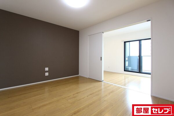反転している間取りの写真です。