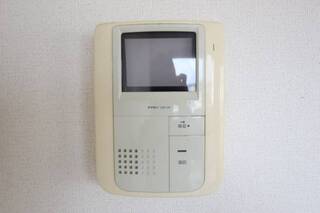 訪問客もTVモニター越しで確認できます。※他号室の写真です