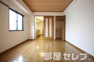 白を基調としたお部屋です。