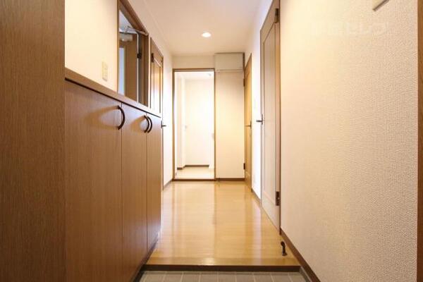 奥まで見える玄関です。