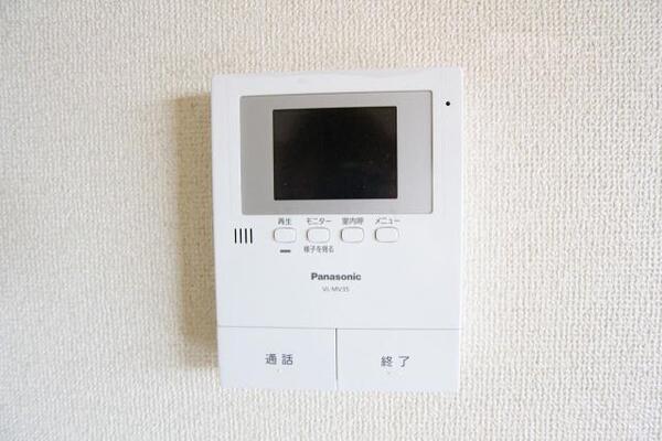 テレビモニターホンで来客時に確認できます。
