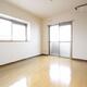2面採光で明るい部屋です。