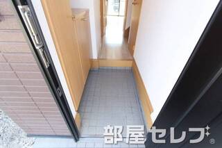 玄関広くて快適。