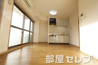 南向きリビングは広々約10.8帖　