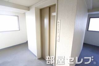 エレベーター完備。