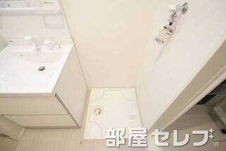 洗濯機置き場はこちらへ。