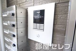 オートロック完備。