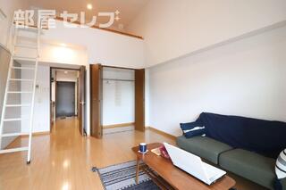 ロフト付き、天井が高いお部屋です。