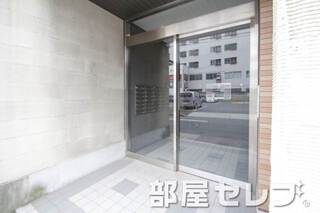 オートロック完備。