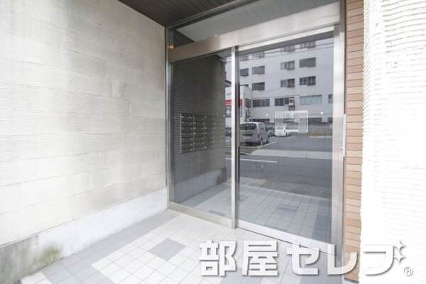 オートロック完備。