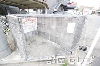 敷地内ゴミ置き場。
