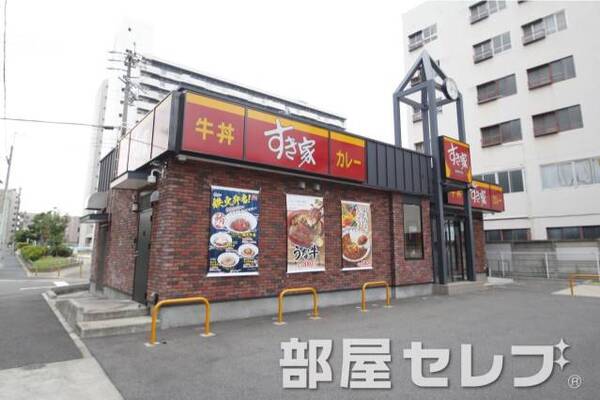建物横に牛丼屋さん。