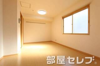 広い洋室です。