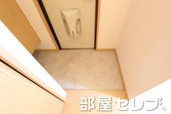 広い玄関になります。