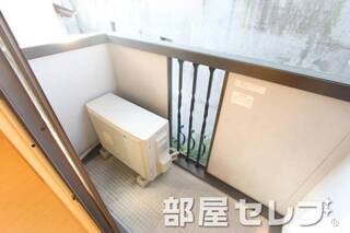 明るいバルコニーです。