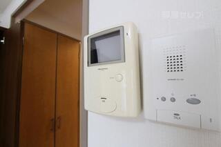 テレビモニターフォンで来客時も確認できます。