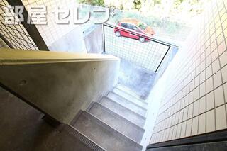 共用部　階段踊り場付近です