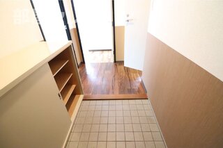 間口の広い玄関です