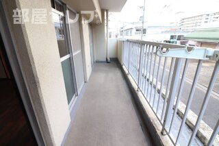 広くてらくらく歩けるバルコニー