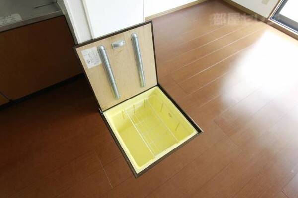 ※102号室内装写真参照