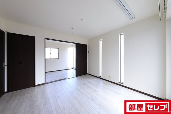 303号室の写真を参照