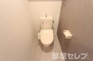 302号室の写真を流用しています。