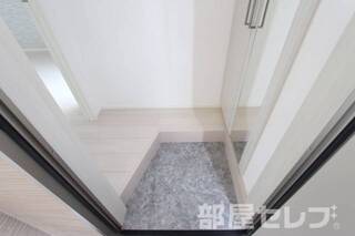 302号室の写真を流用しています。