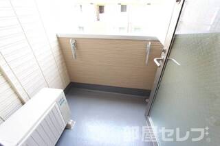 302号室の写真を流用しています。