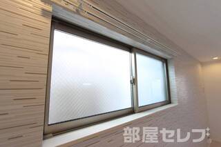 302号室の写真を流用しています。