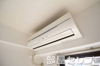 冷暖房エアコン。