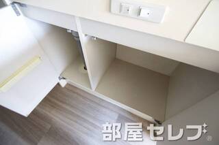 キッチン下部収納。
