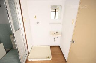 独立洗面と洗濯機置き場