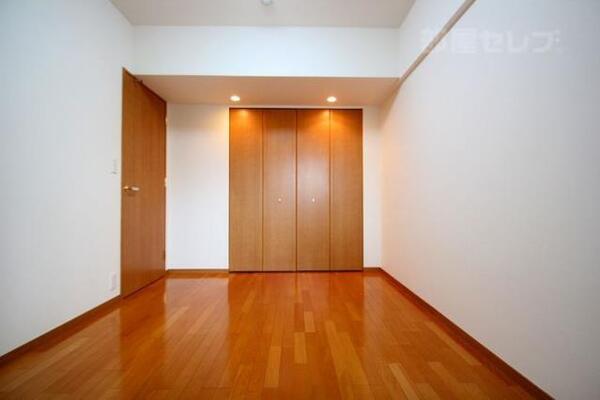 スポットライトがオシャレなお部屋です。
