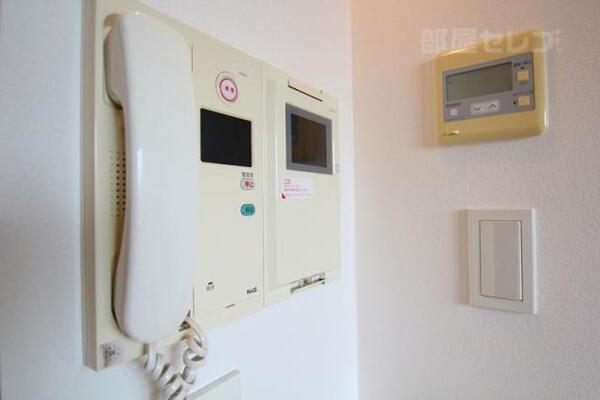 テレビモニターホンで来客時も確認ができます。