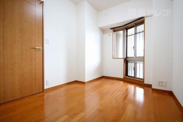 北側の4.5帖のお部屋です。