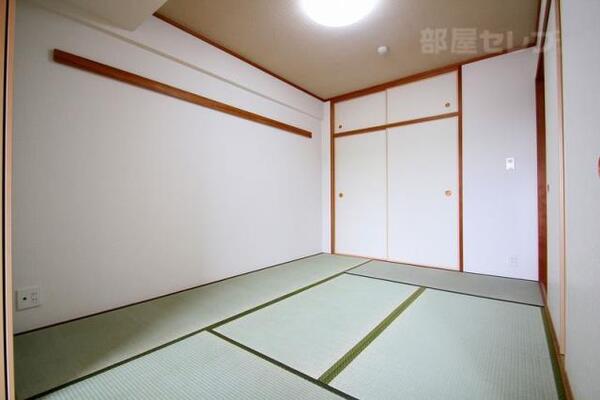 和室6帖のお部屋です。