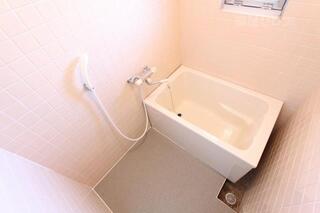 この湯船で毎日の疲れを解しましょう。