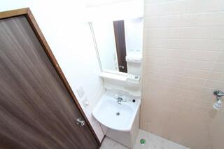毎朝の準備に使える洗面所です。