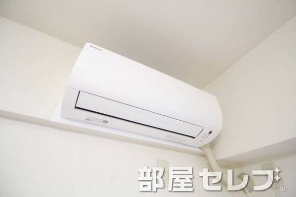 冷暖房エアコン。
