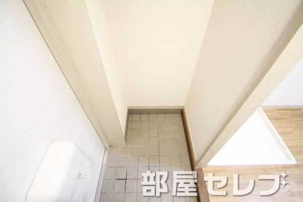 こちらにシューズラックを。